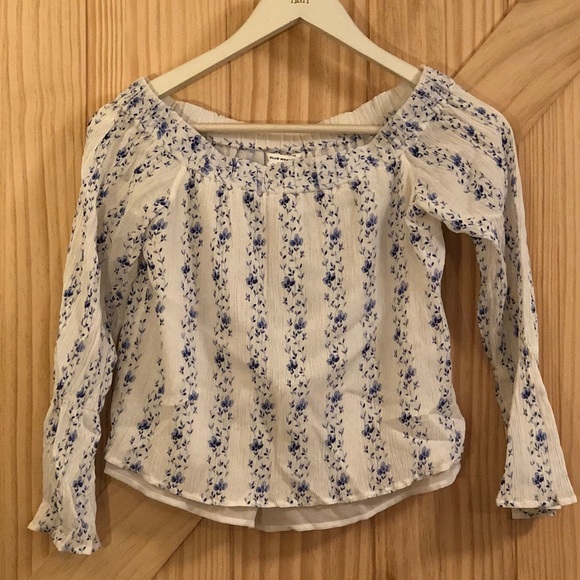 Club Monaco off the shoulder blouse. Blue flower prints. Size XS - Picture 3 of 3